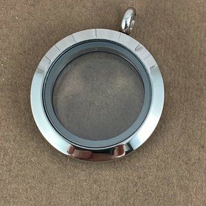 Vintage Stainless Steel 1 inch Diameter Locket Save your Memories